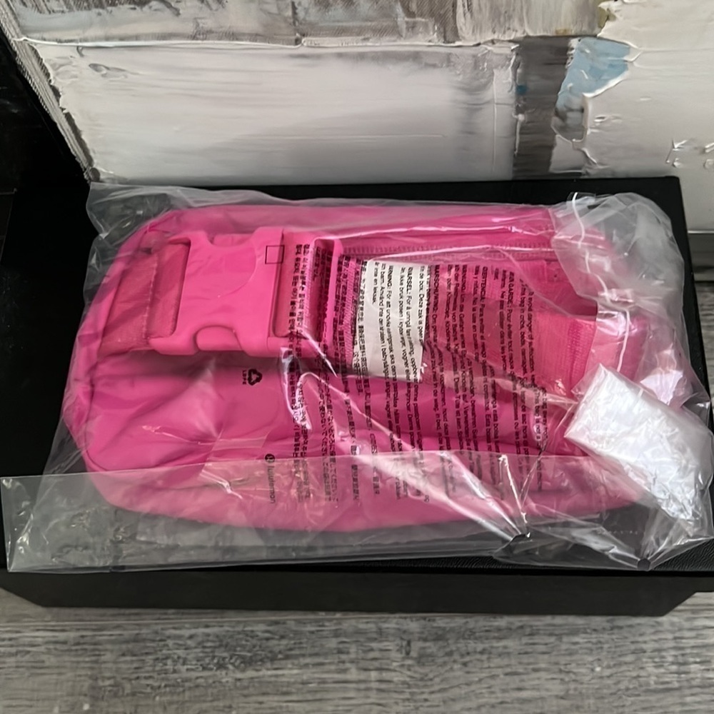 Lululemon Everywhere Belt Bag in Sonic Pink - Picture 5 of 8
